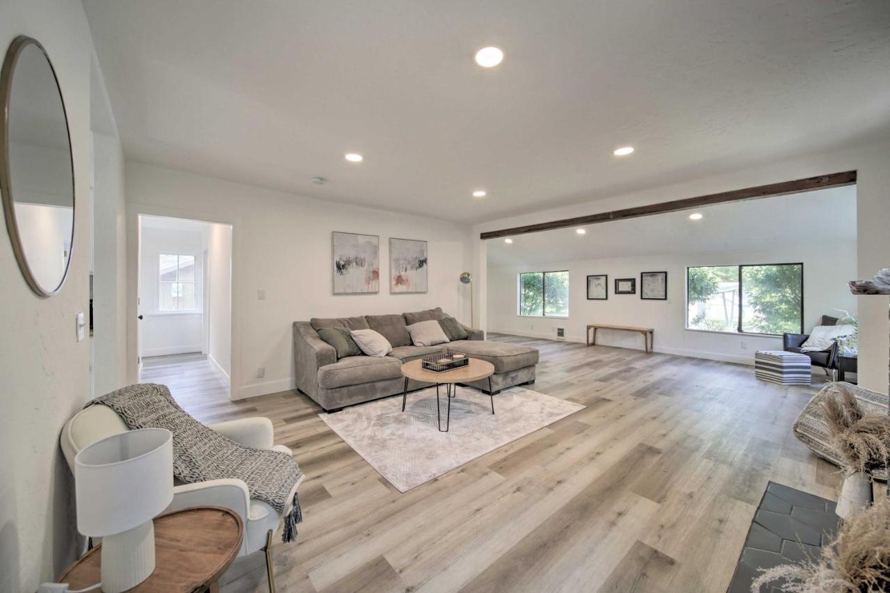 Bright And Airy Liberty Lake Abode With Backyard! מראה חיצוני תמונה